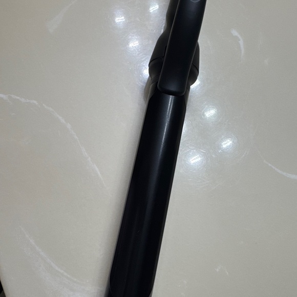 Bio Ionic 1.25 inch Curling Iron - Picture 4 of 4